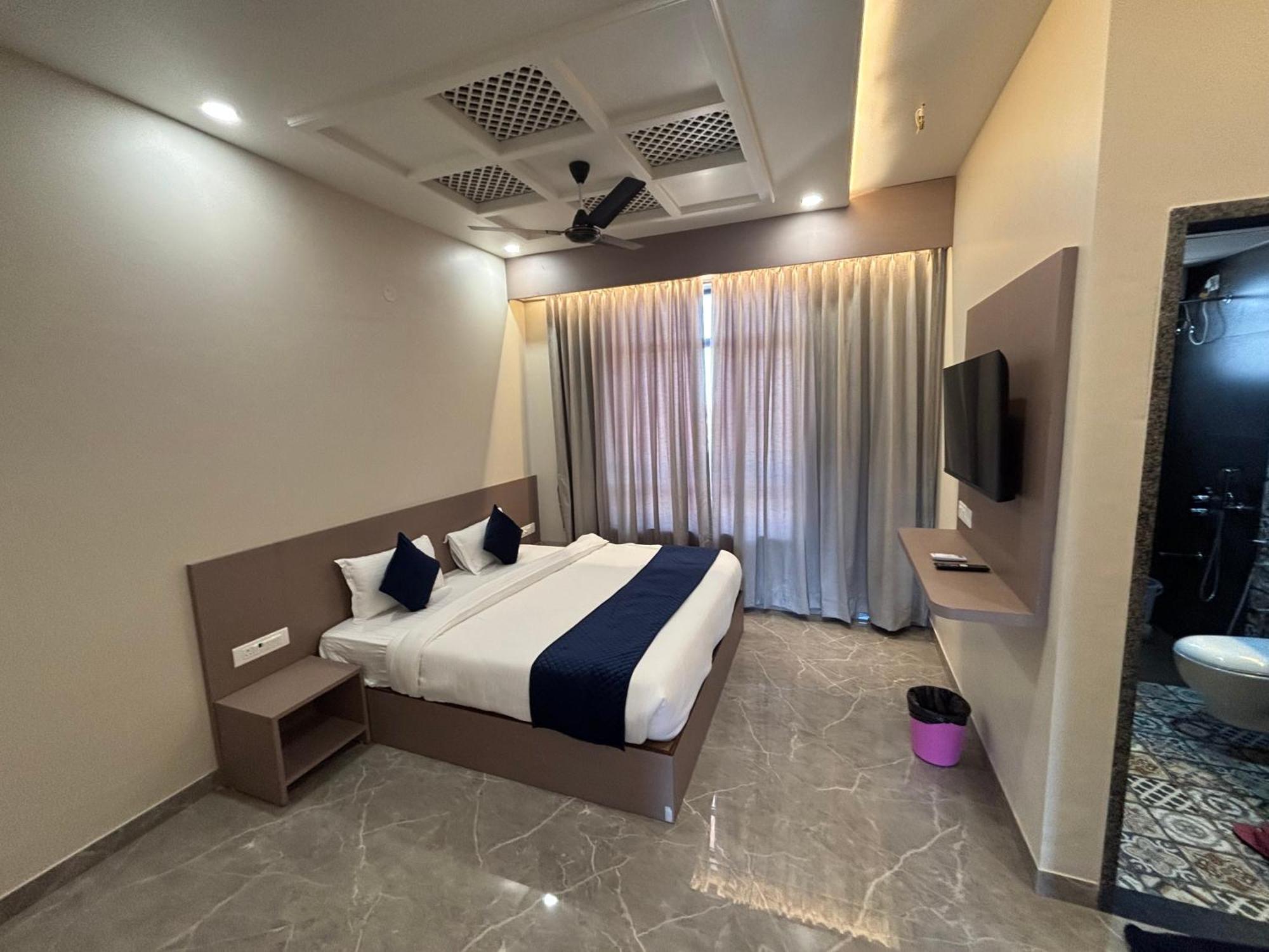 Hotel Sisodiya Palace Khātu エクステリア 写真