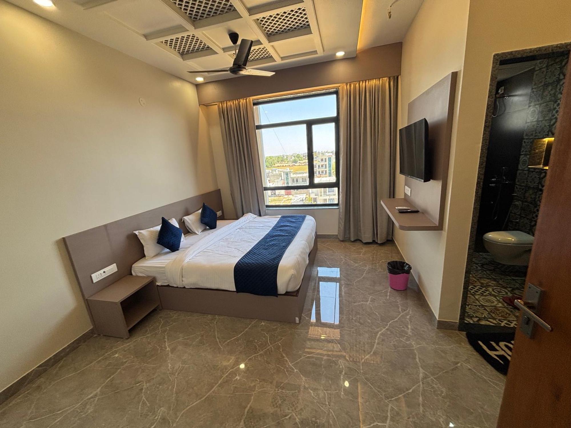Hotel Sisodiya Palace Khātu エクステリア 写真