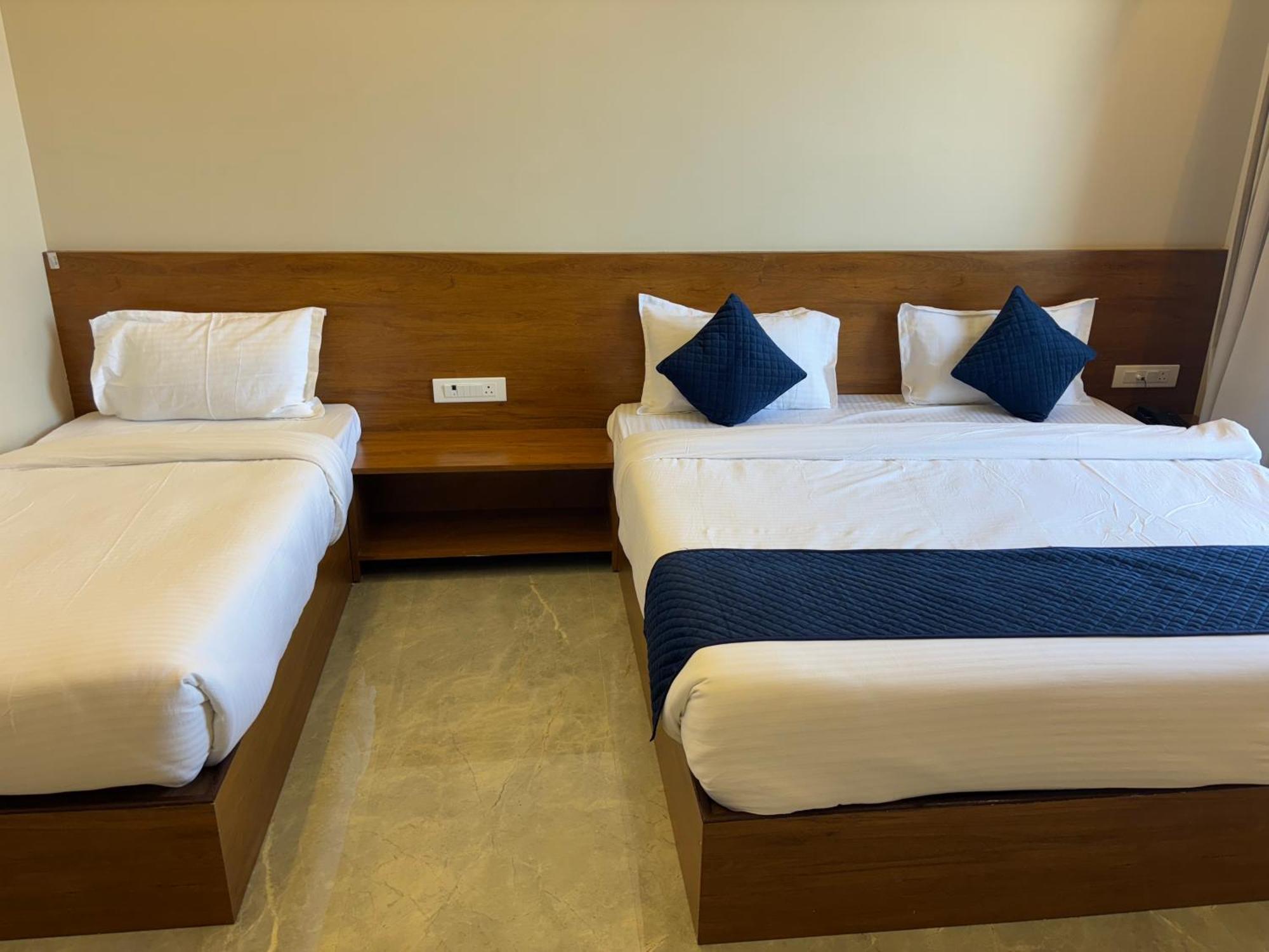 Hotel Sisodiya Palace Khātu エクステリア 写真