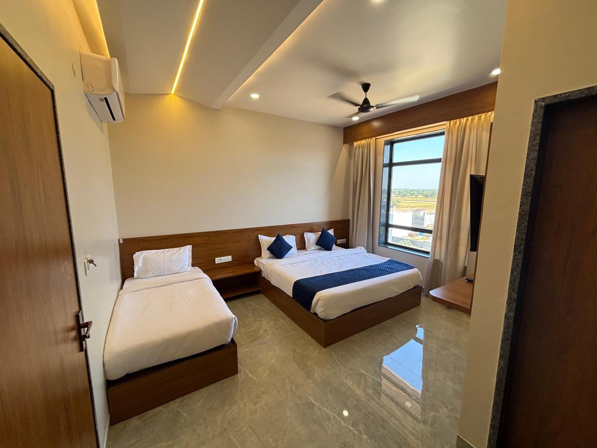 Hotel Sisodiya Palace Khātu エクステリア 写真