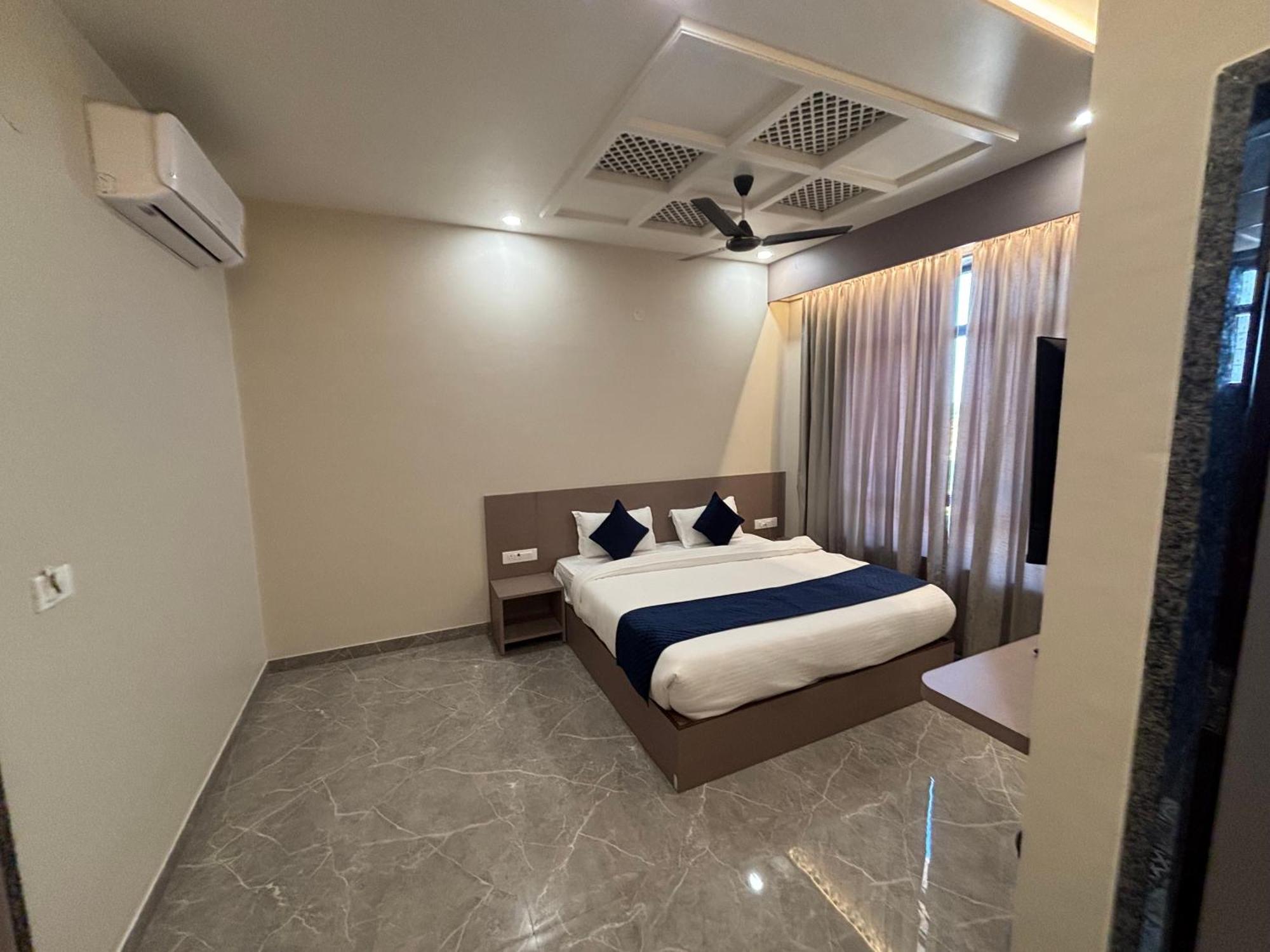 Hotel Sisodiya Palace Khātu エクステリア 写真