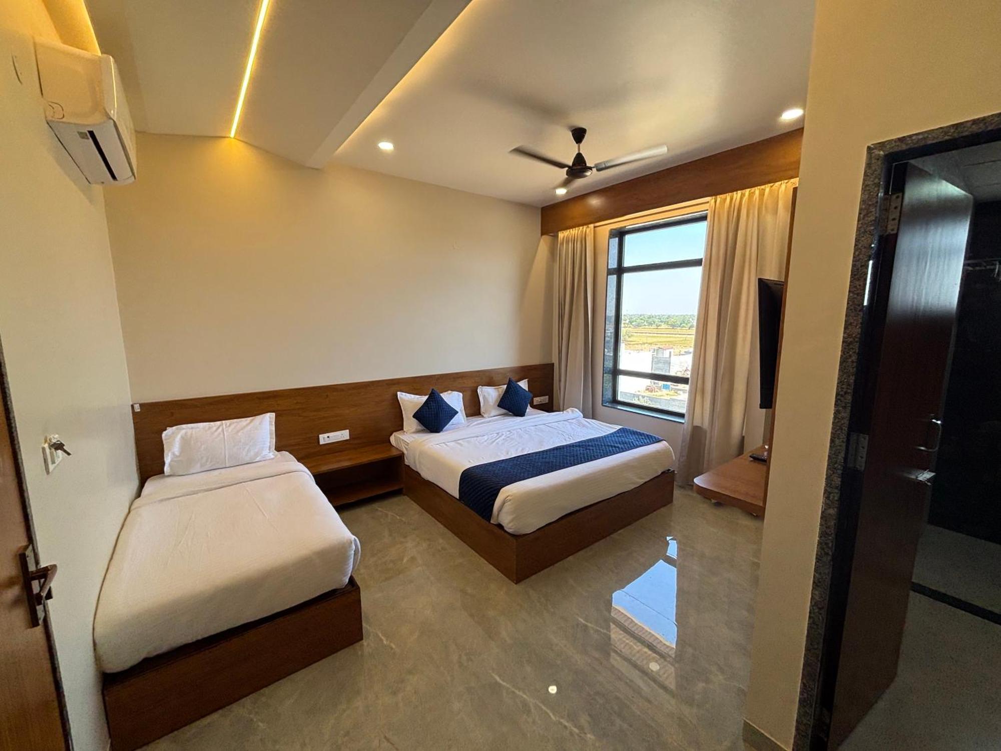 Hotel Sisodiya Palace Khātu エクステリア 写真